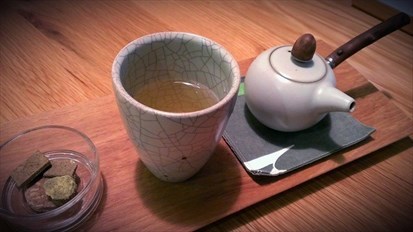 此種茶具因數量不多，想要這種茶組的人，可以先跟服務人員詢問一下喔！