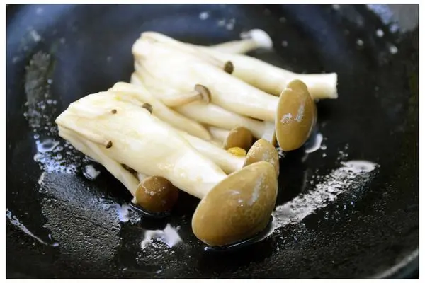 鸿喜菇~吃起来滑嫩鲜脆