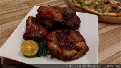 外噴香內多汁的現烤雞肉，要等上20分鐘唷！