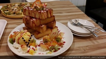 外酥鬆內柔軟的蜜糖吐司