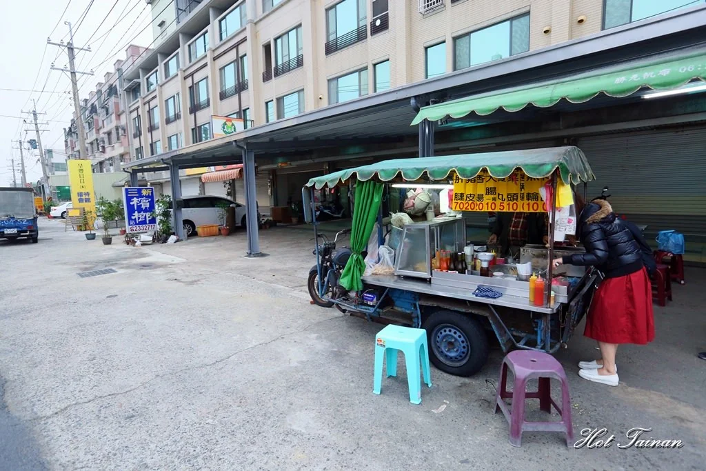 【臺南永康】自強路上的無名黑輪攤車,必點手工黑豬肉香腸尬手工大腸